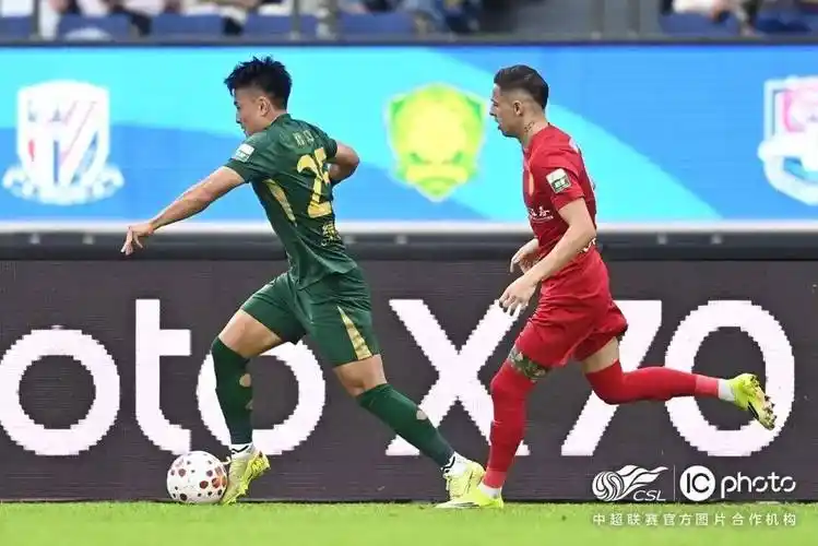 欧冠对决：巴塞罗那 VS 曼联
